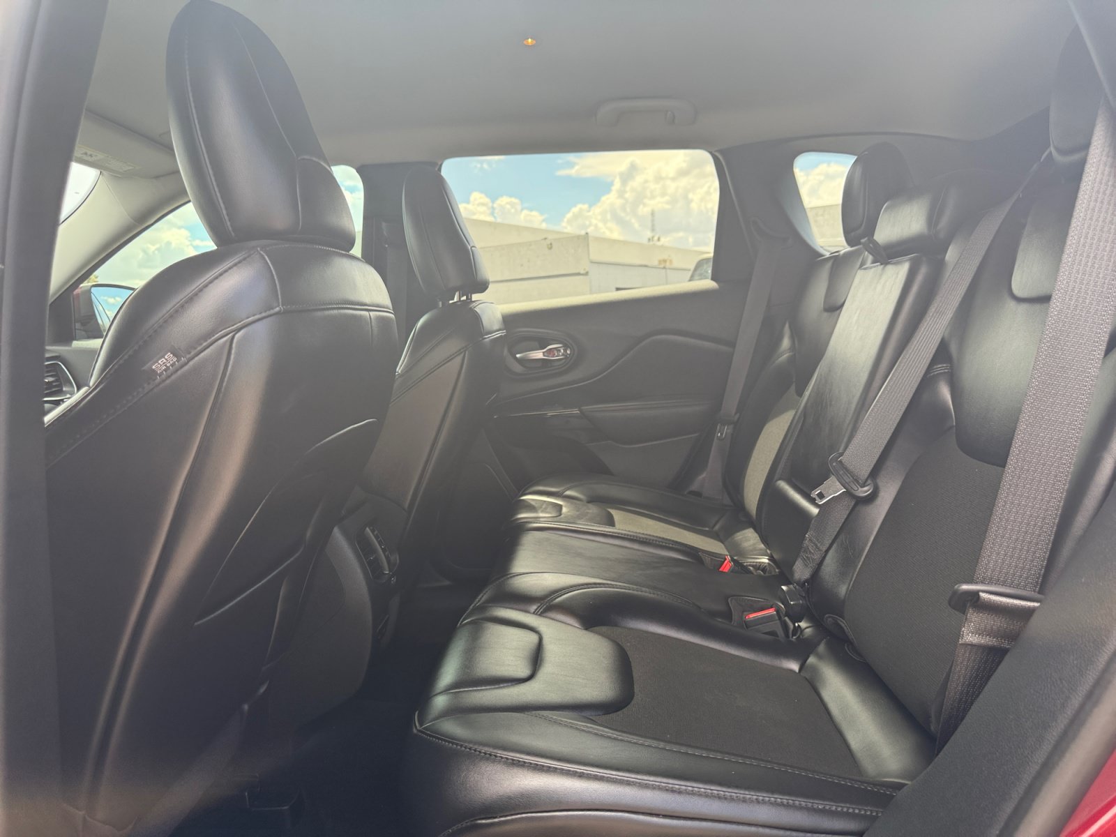 Used 2020 Jeep Cherokee Latitude Plus AWD/4WD image 25