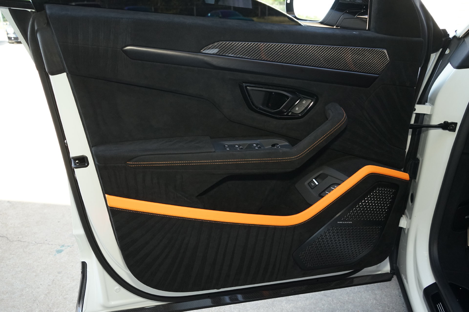 Used 2024 Lamborghini Urus Performante AWD/4WD image 35