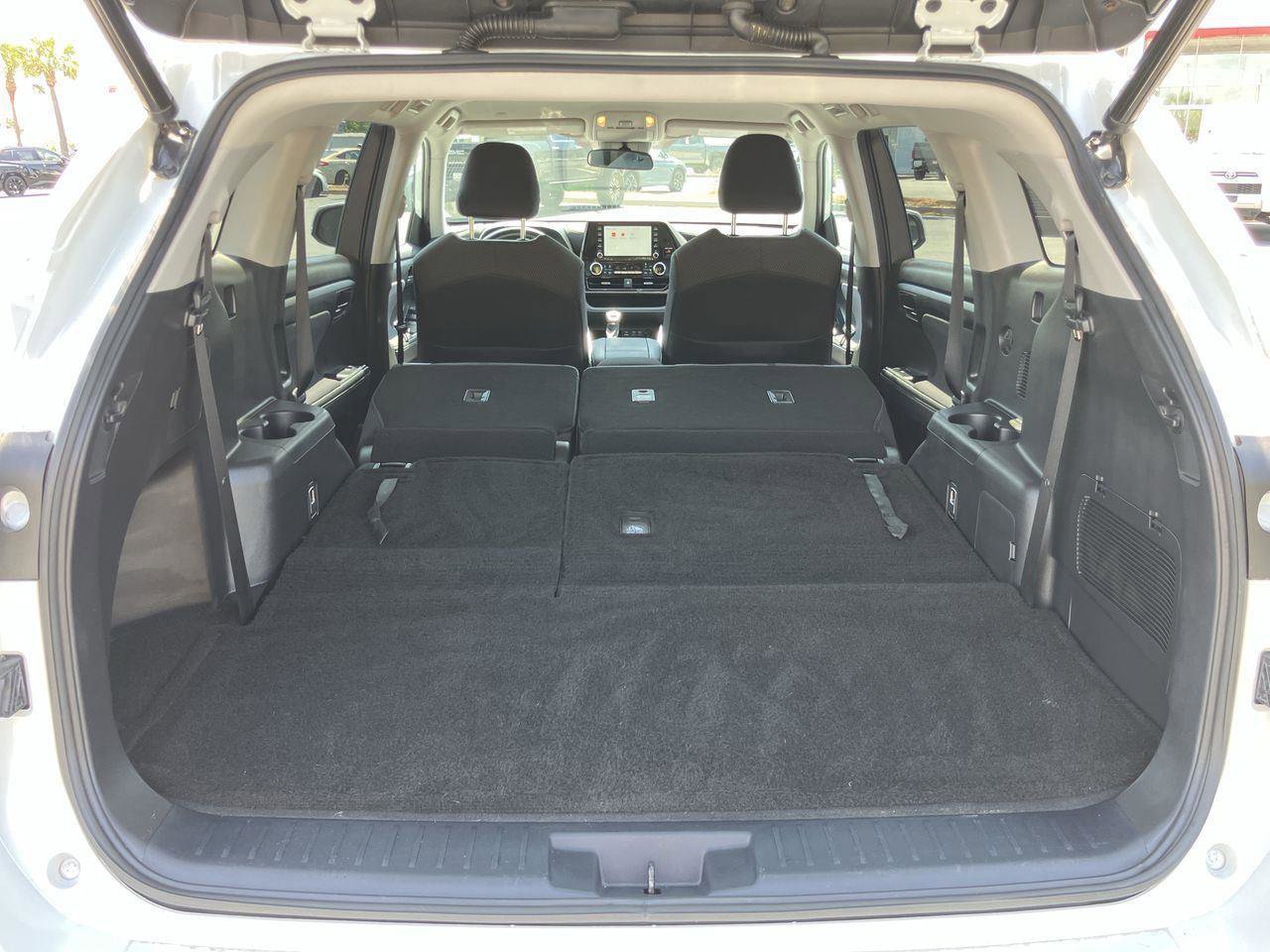 Used 2022 Toyota Highlander LE AWD/4WD image 26