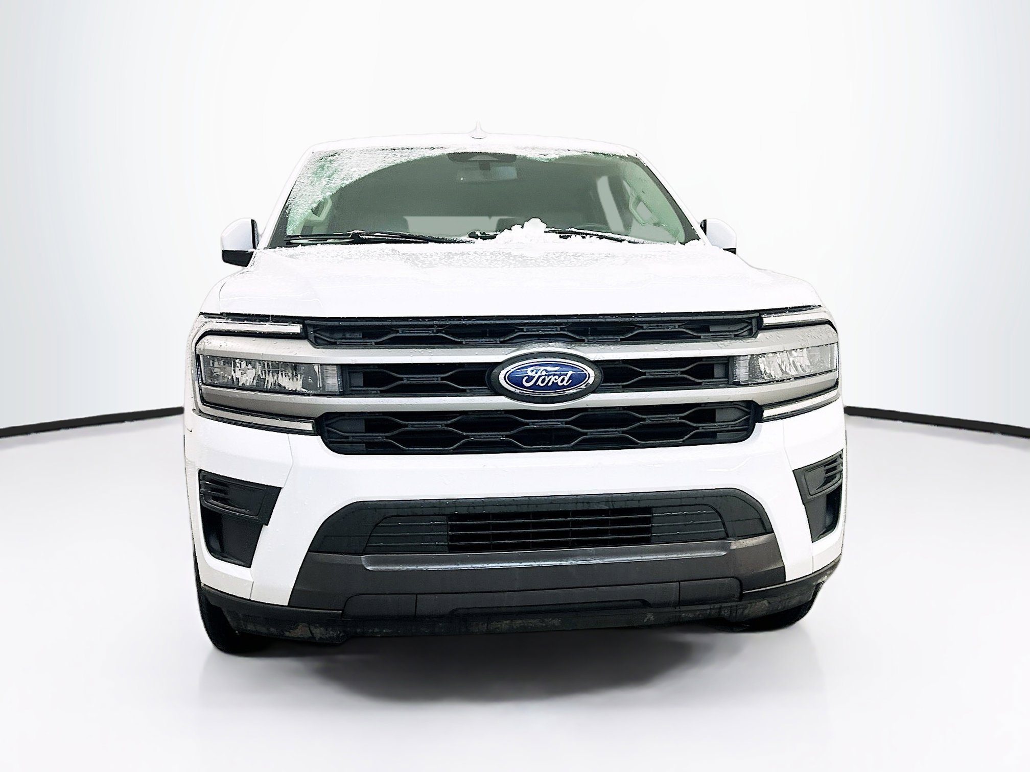 Used 2024 Ford Expedition XLT image 2