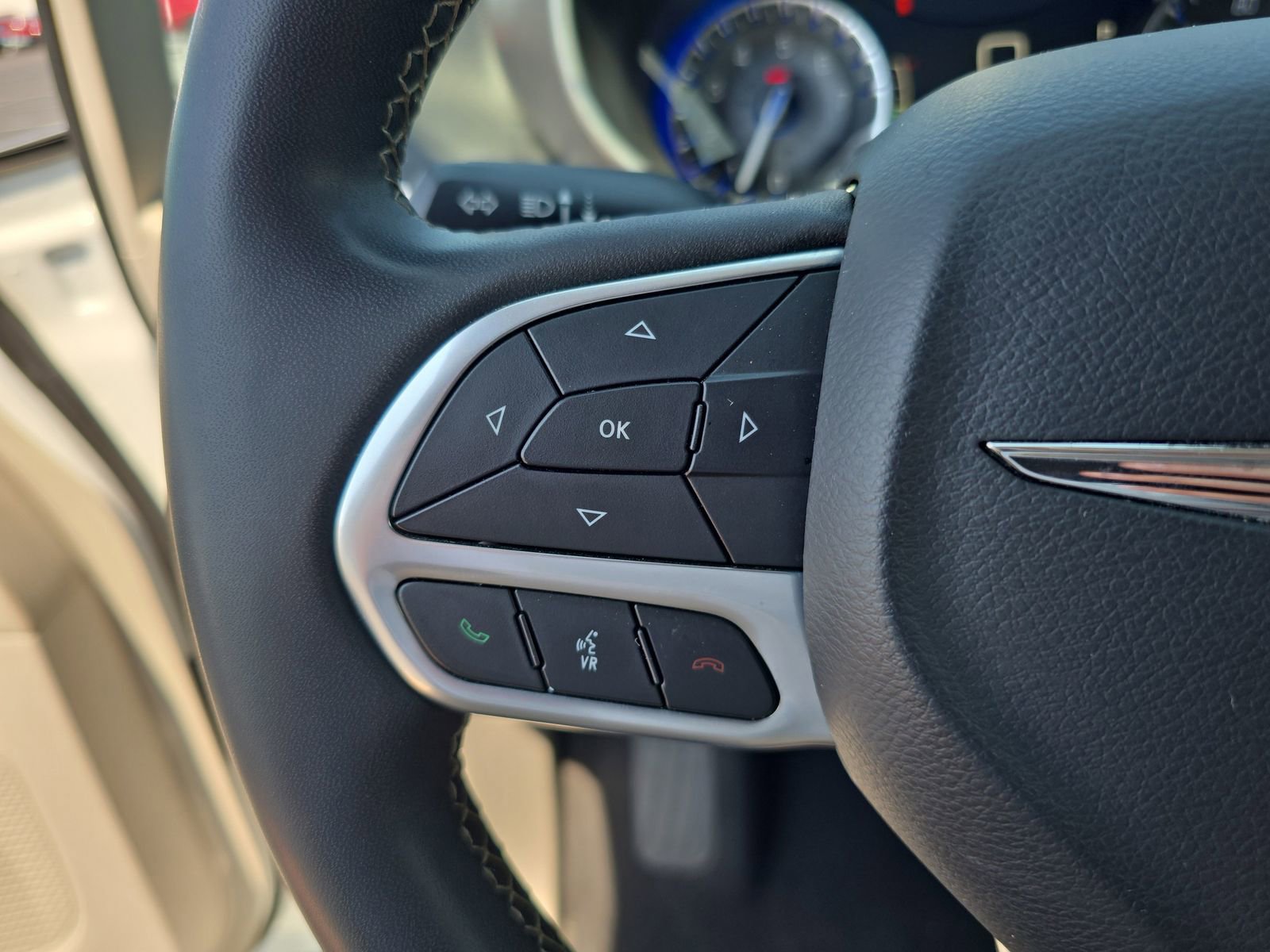 Used 2023 Chrysler Pacifica Touring-L image 23