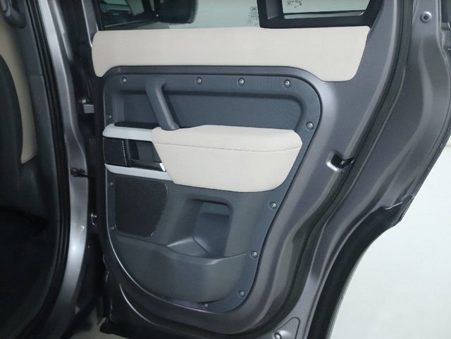 Used 2023 Land Rover Defender 110 SE image 36