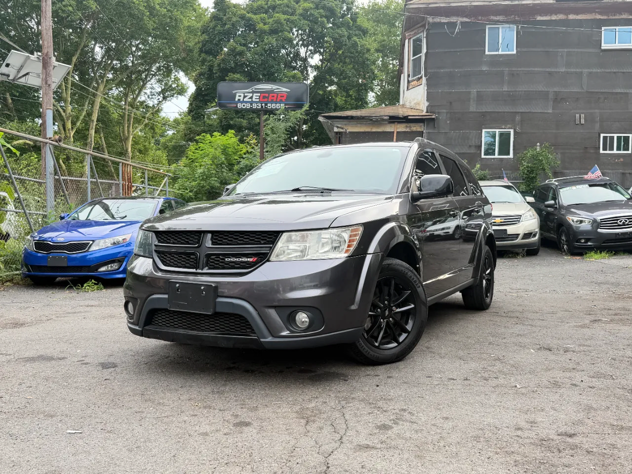 Used 2019 Dodge Journey SE w/ Connectivity Group FWD image 2