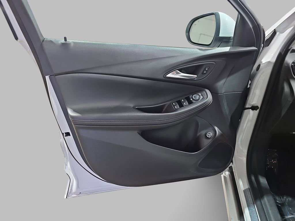 Certified 2022 Buick Encore GX Select w/ Sport Touring Package image 33