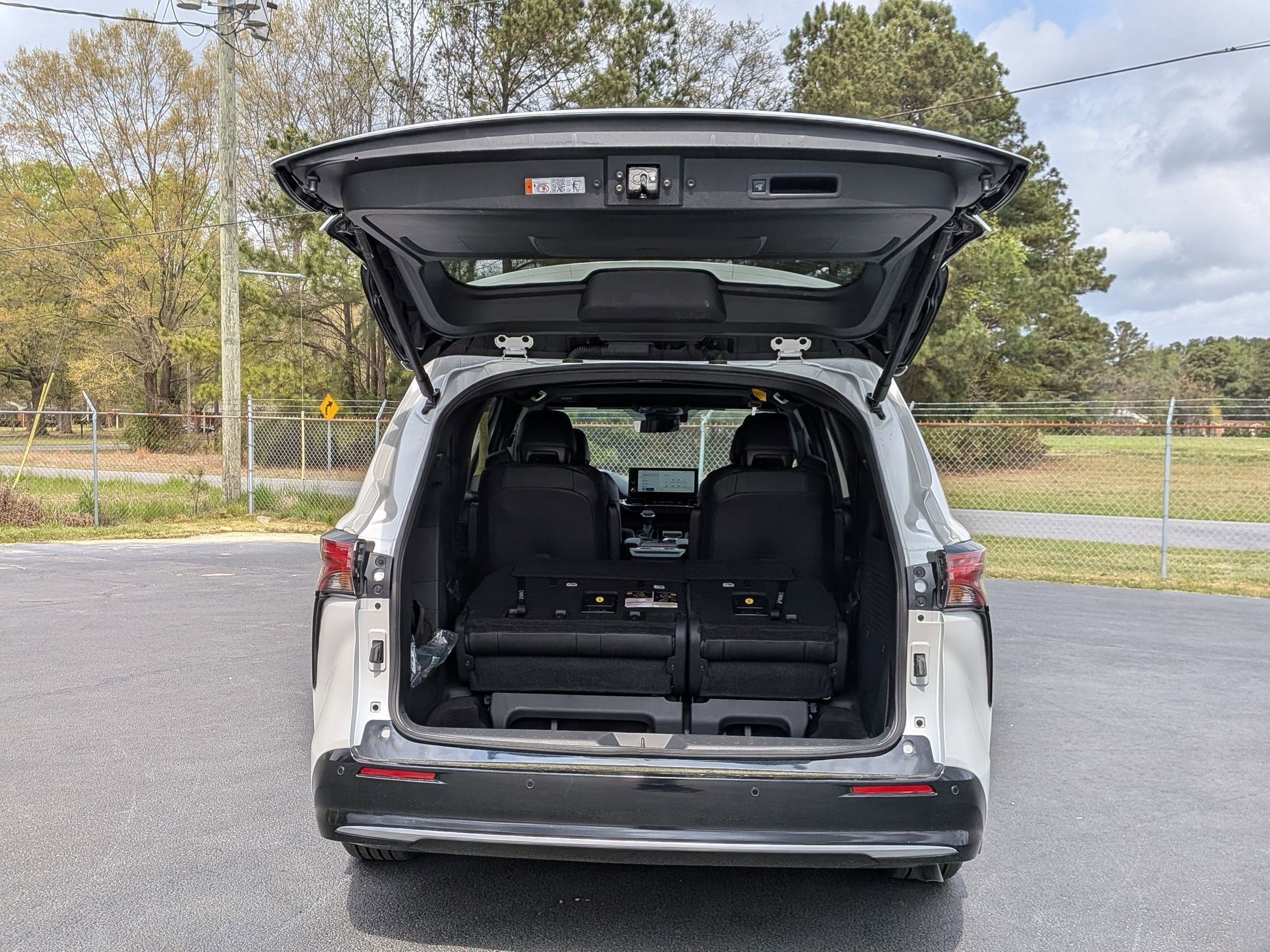Used 2025 Toyota Sienna Platinum AWD/4WD image 30