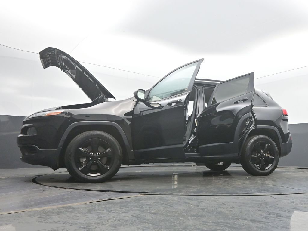 Used 2017 Jeep Cherokee Altitude image 58