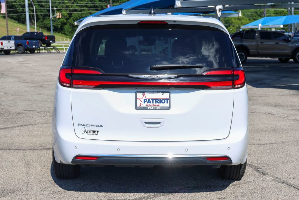 Used 2024 Chrysler Pacifica Touring-L FWD image 28