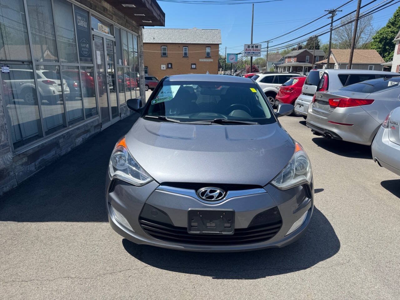 Used 2017 Hyundai Veloster FWD image 2
