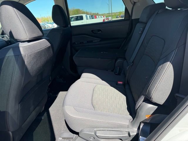 Used 2025 Nissan Pathfinder SV AWD/4WD image 7