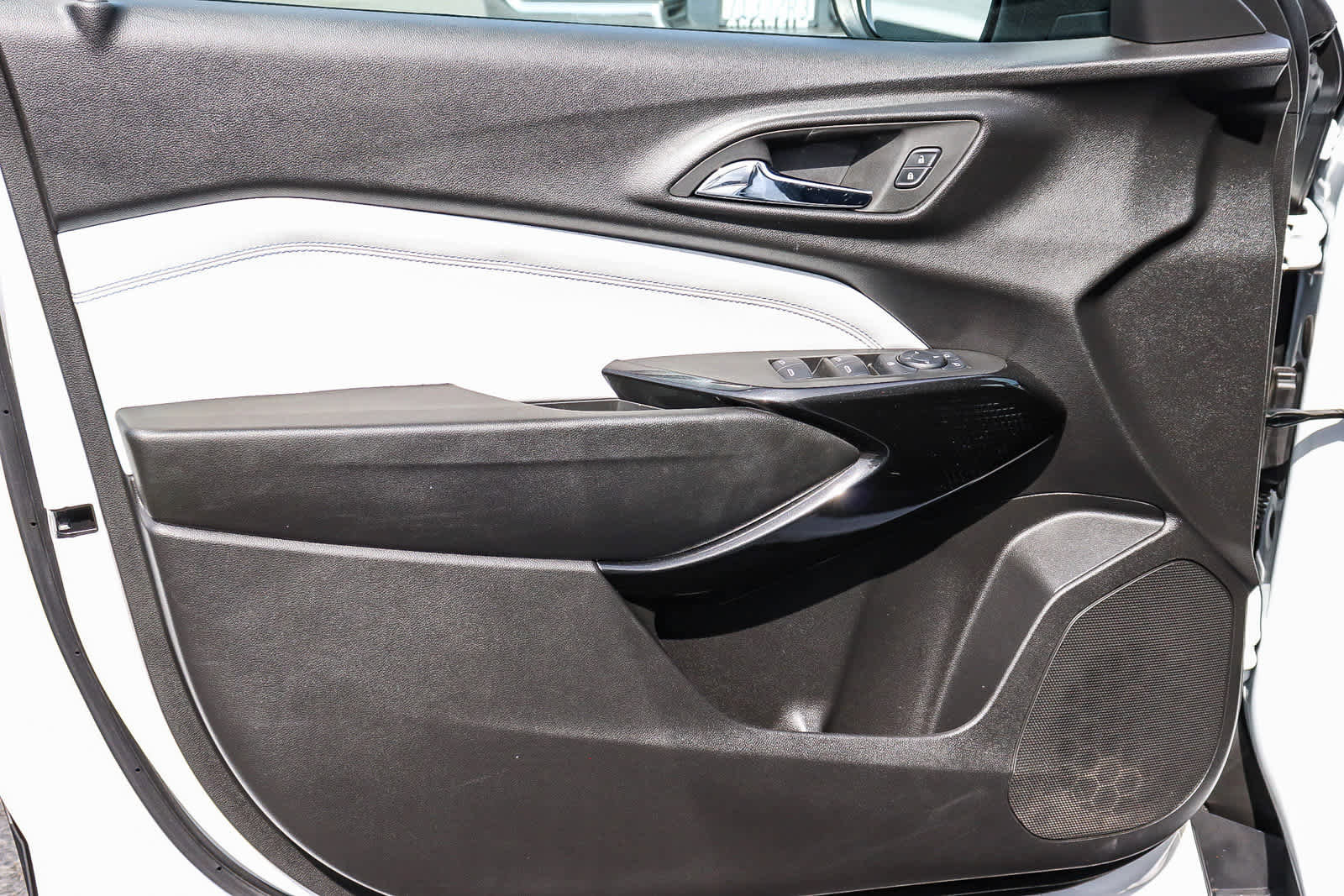 Used 2024 Chevrolet Trax LT w/ Driver Confidence Package image 24