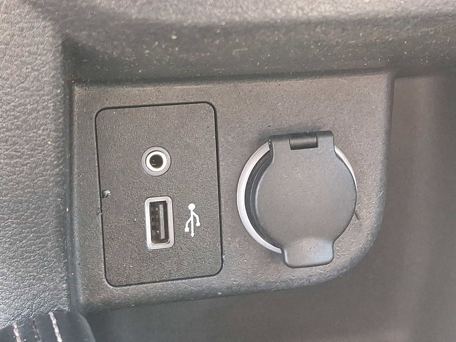 Used 2020 Nissan Kicks SV image 20