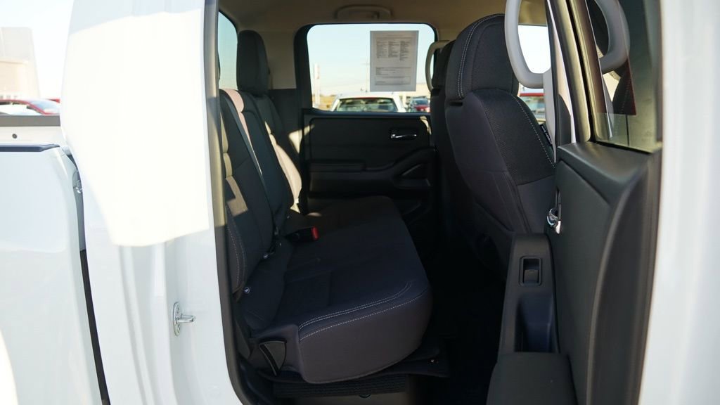 Used 2024 Nissan Frontier SV w/ Technology Package image 18