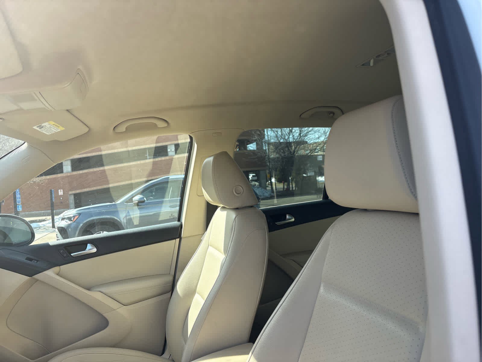 Used 2017 Volkswagen Tiguan S image 6