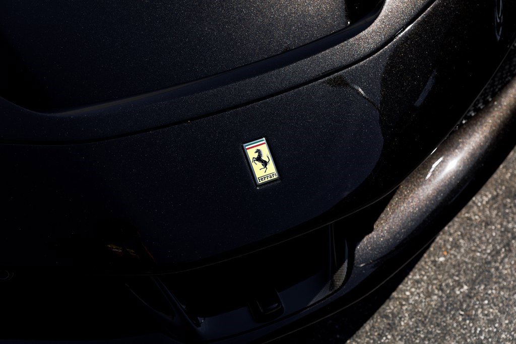 Used 2022 Ferrari SF90 Spider image 9