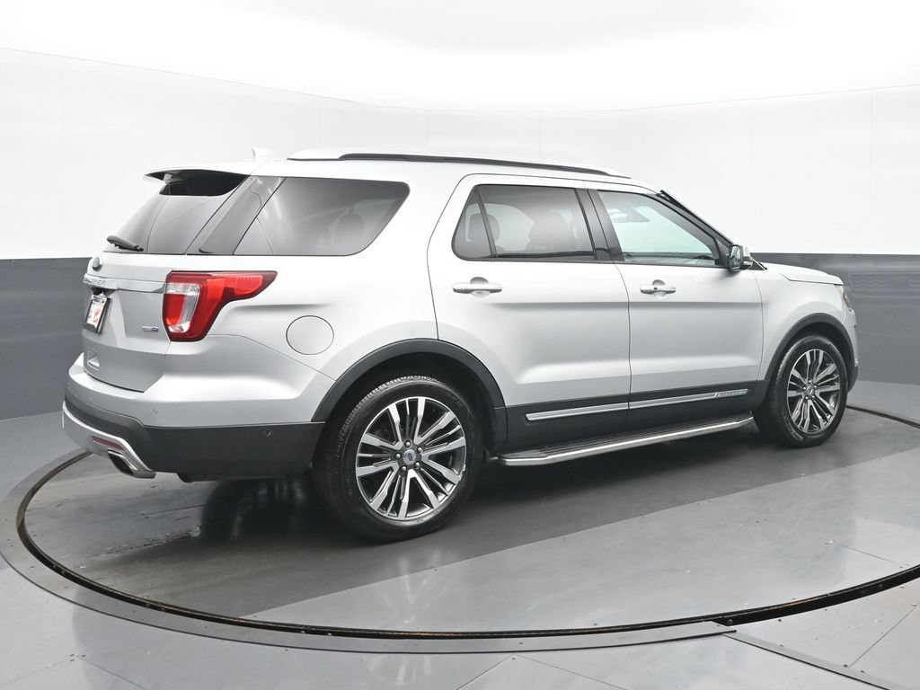Used 2017 Ford Explorer Platinum AWD/4WD image 3