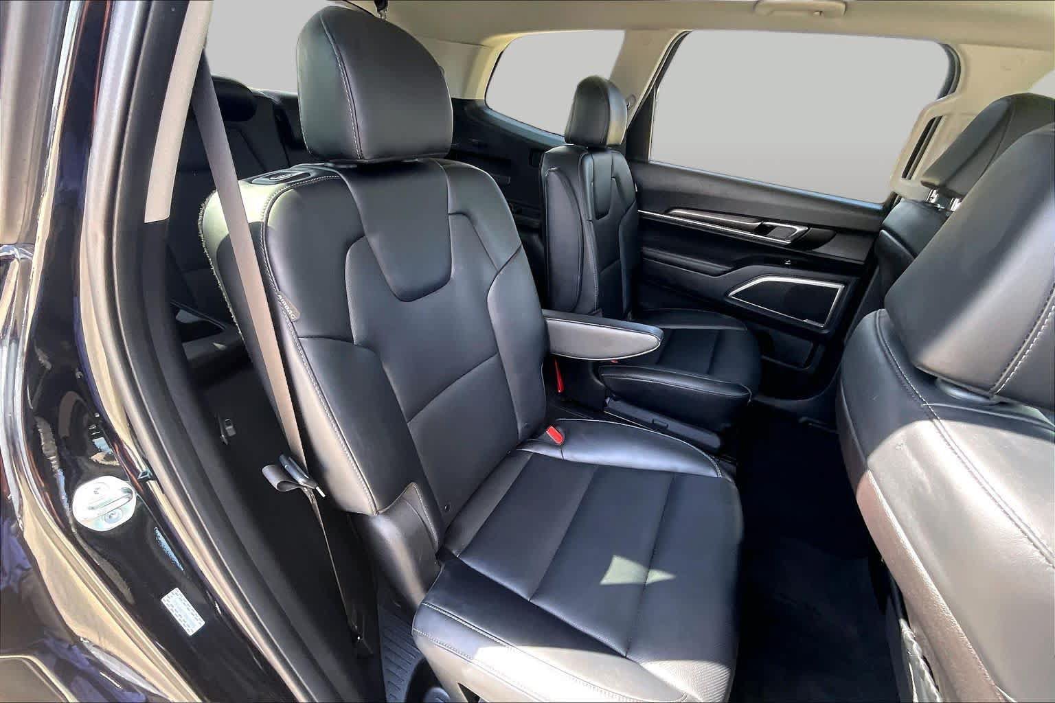 Used 2025 Kia Telluride S FWD image 19
