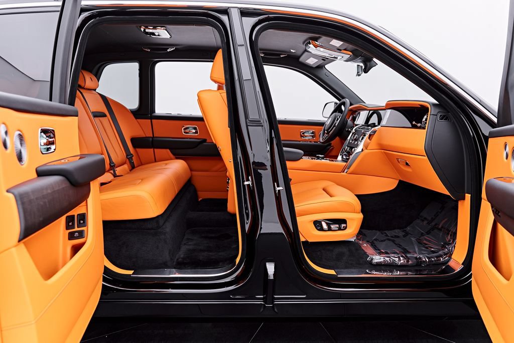 Used 2026 Rolls-Royce Cullinan AWD/4WD image 33