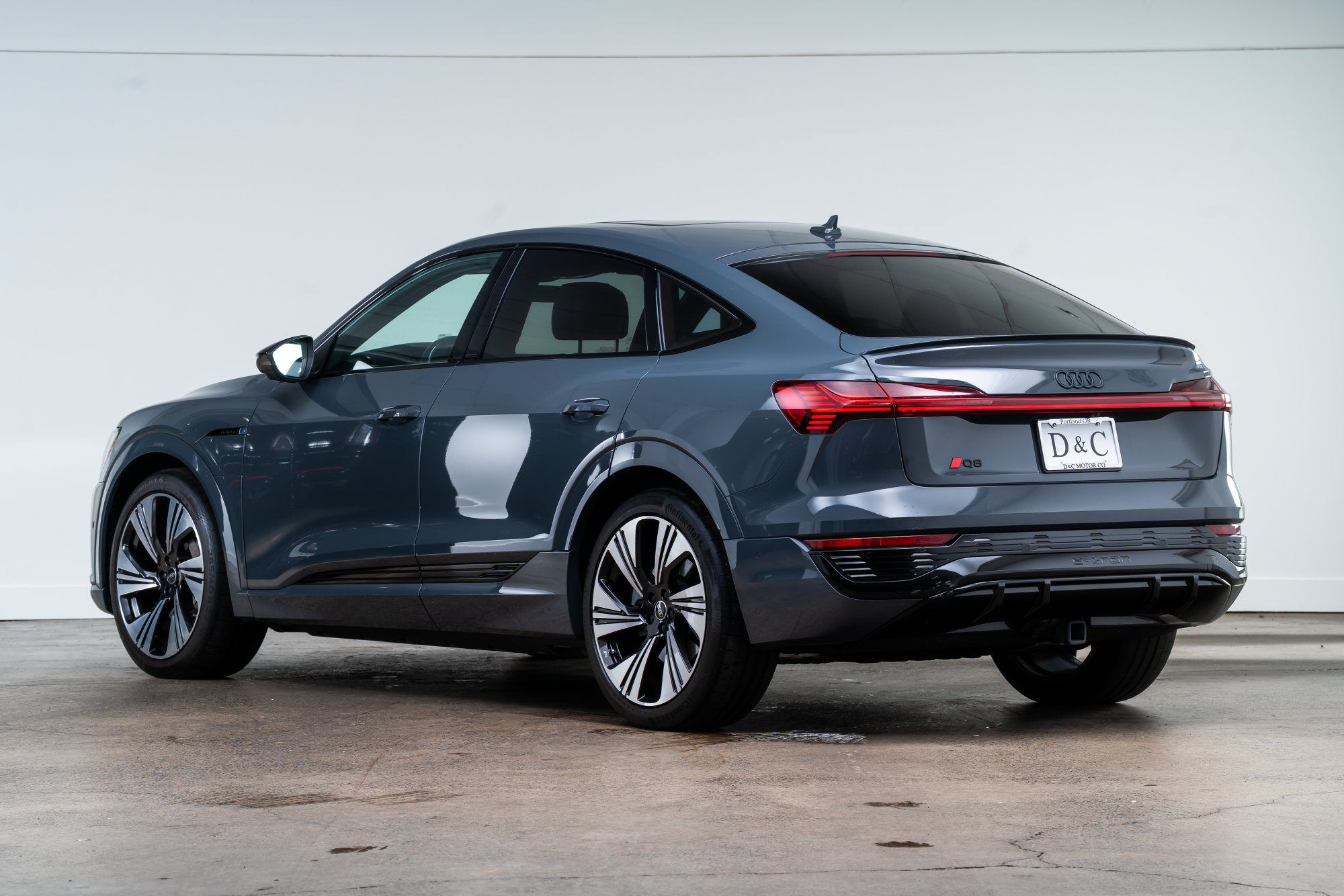 Used 2024 Audi Q8 e-tron Prestige w/ Prestige Package AWD/4WD image 5