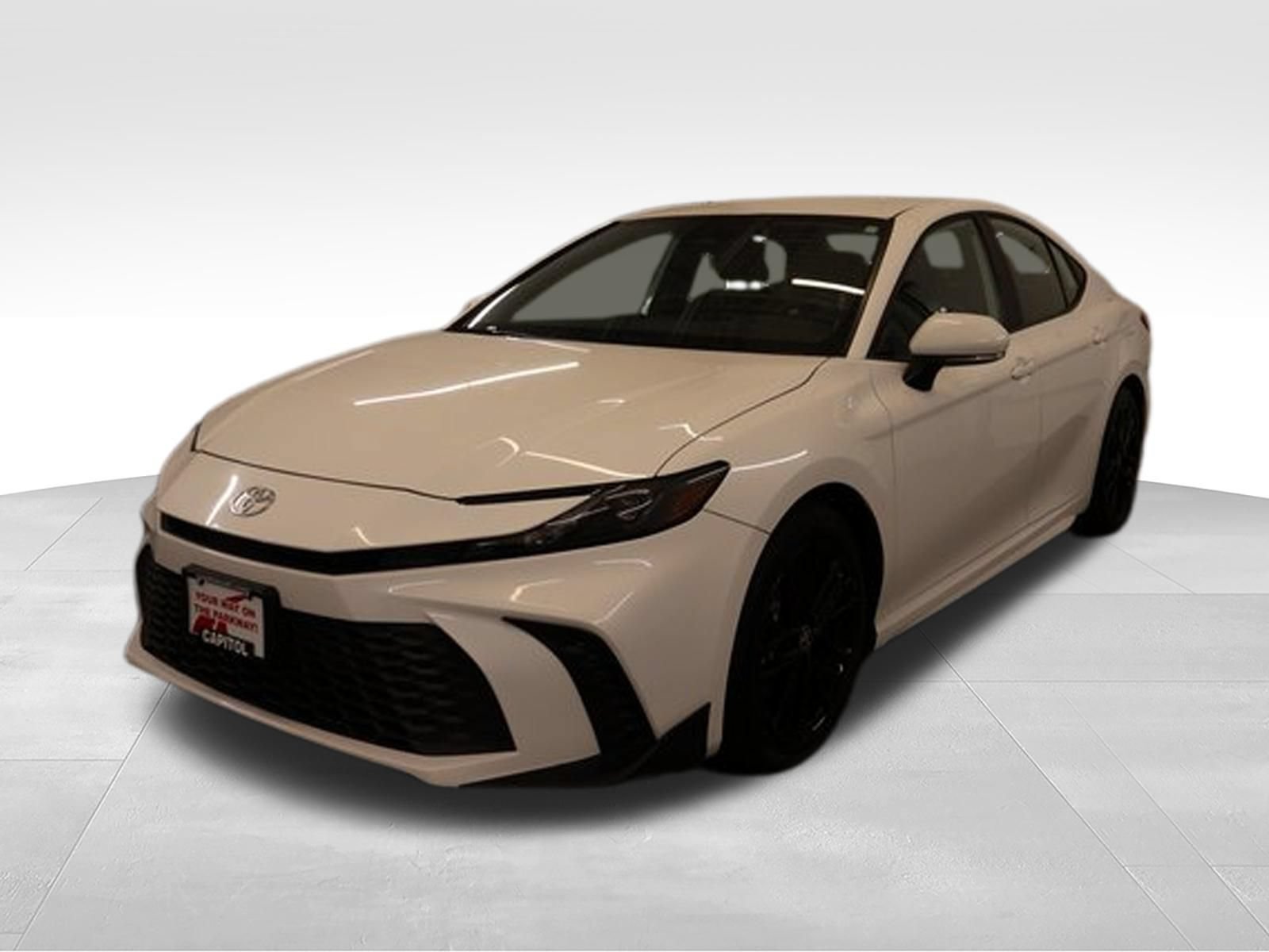 Used 2025 Toyota Camry SE FWD image 5