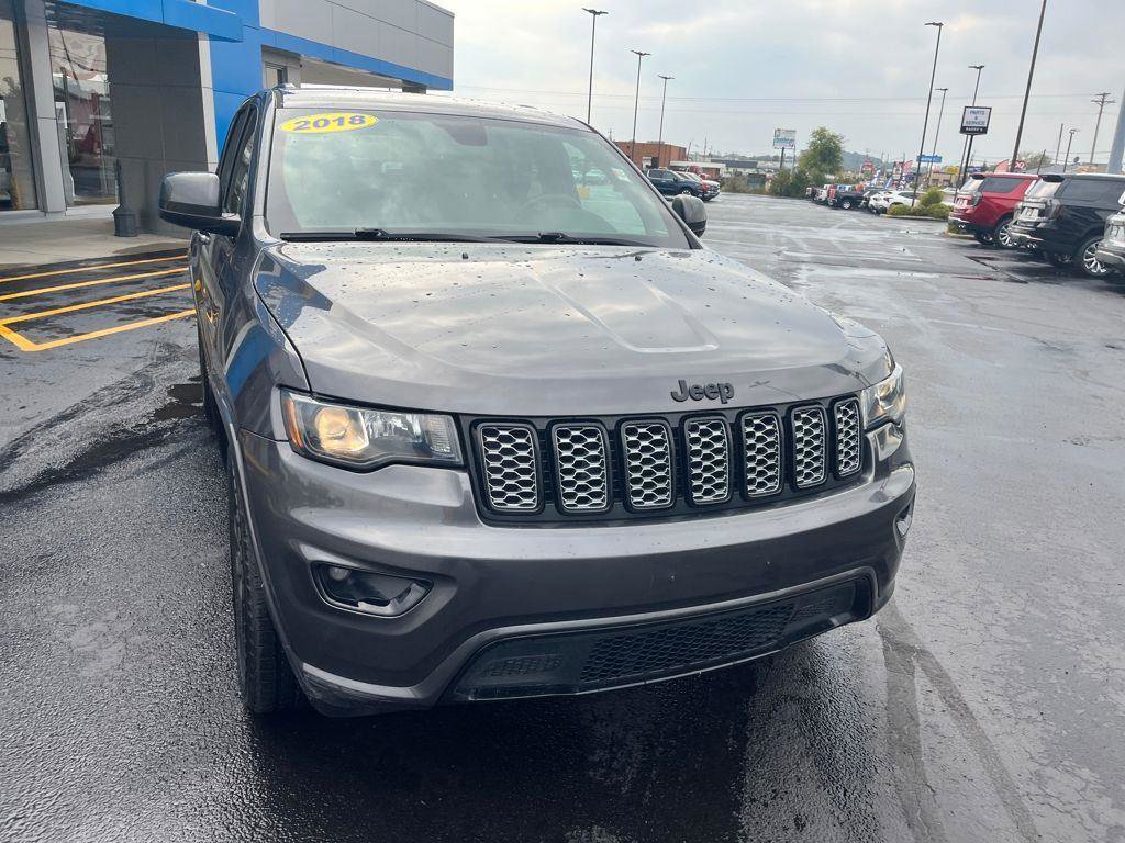 Used 2018 Jeep Grand Cherokee Altitude image 3