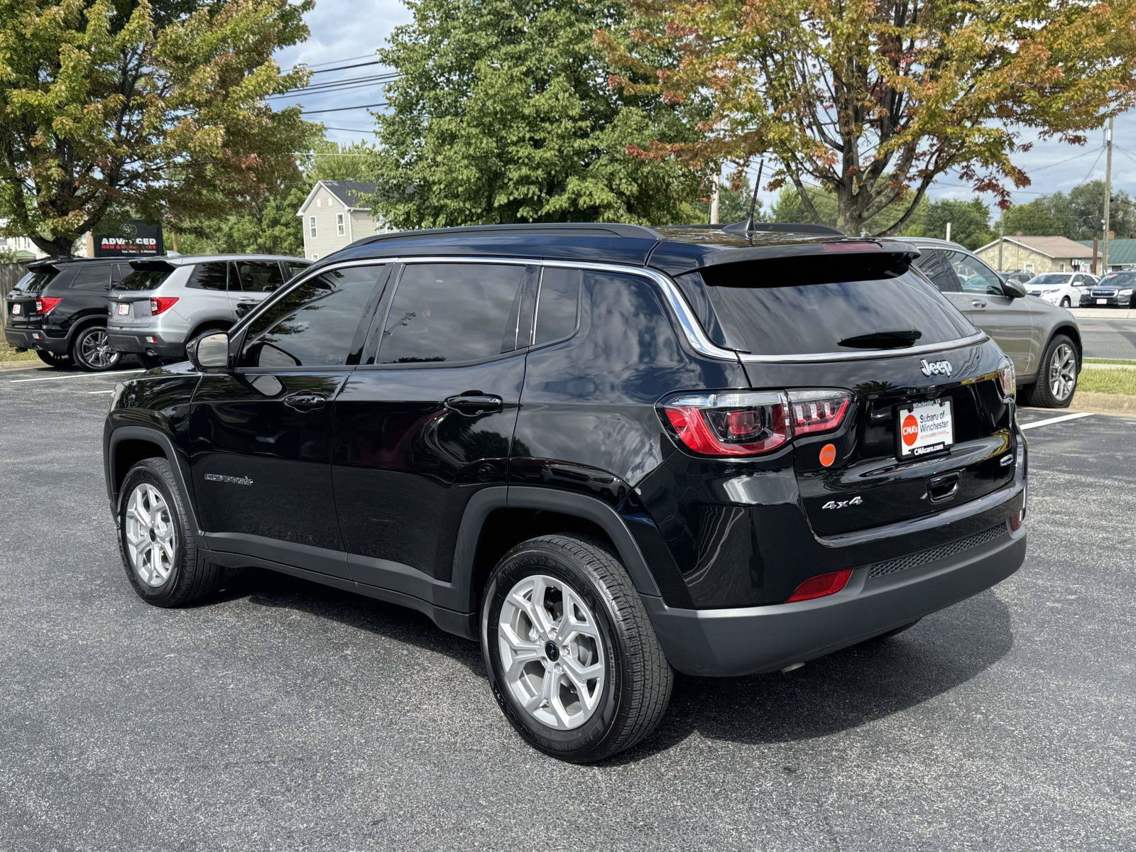 Used 2025 Jeep Compass Latitude w/ Convenience Group AWD/4WD image 4