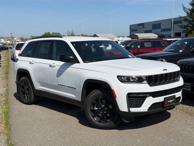 New 2026 Jeep Grand Cherokee Laredo image 2