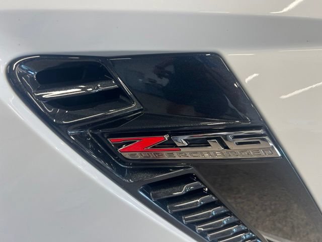 Used 2015 Chevrolet Corvette Z06 w/ 2LZ Preferred Equipment Group RWD image 10