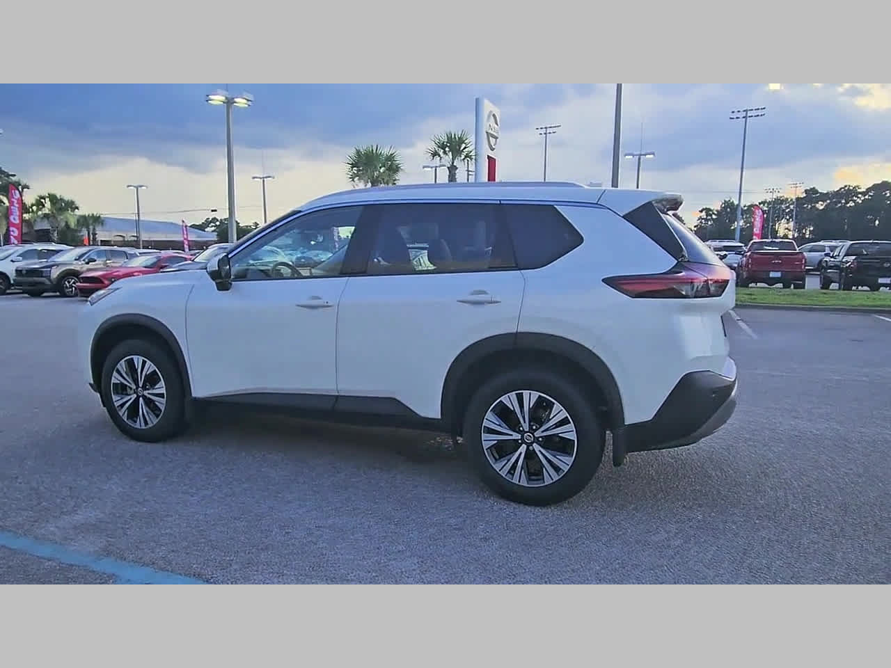 Used 2021 Nissan Rogue SV w/ Premium Package FWD image 27
