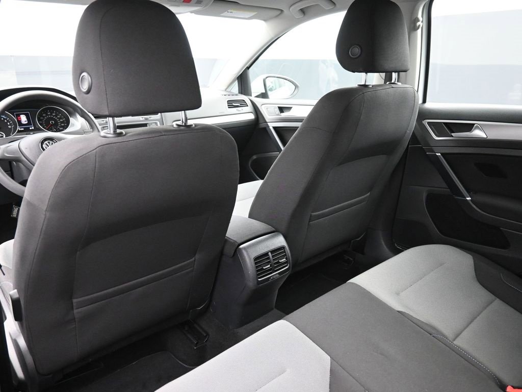 Used 2016 Volkswagen e-Golf SE w/ DC Fast Charging Package image 7