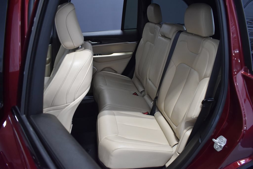Used 2024 Jeep Grand Cherokee Limited RWD image 35