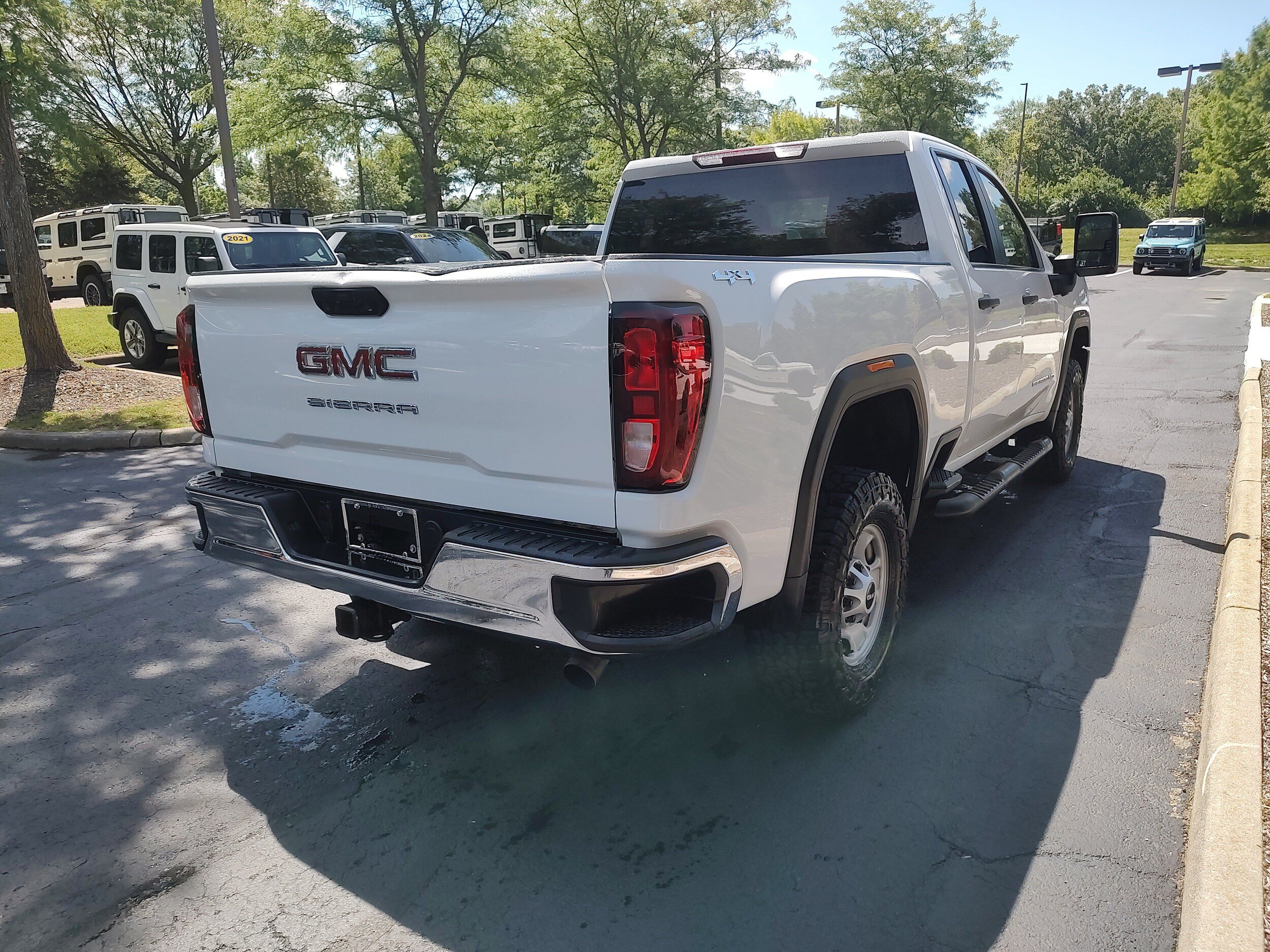Used 2024 GMC Sierra 2500 Pro w/ Convenience Package AWD/4WD image 8