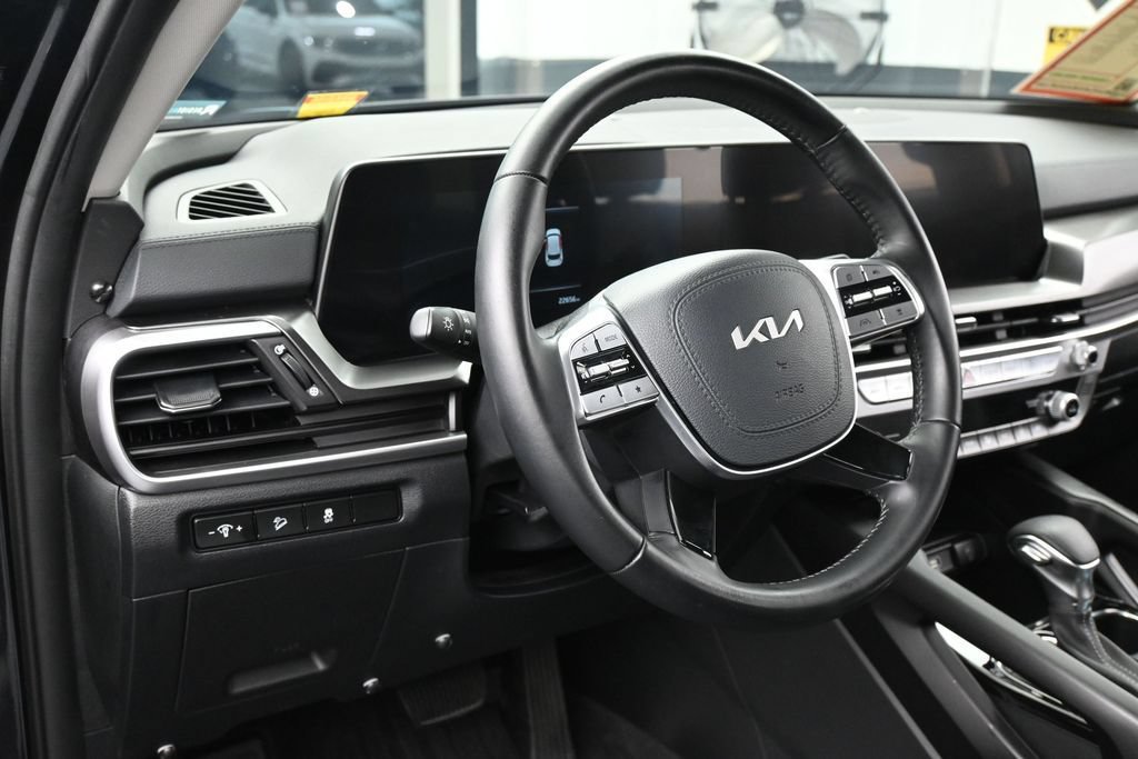 Used 2025 Kia Telluride LX FWD image 14