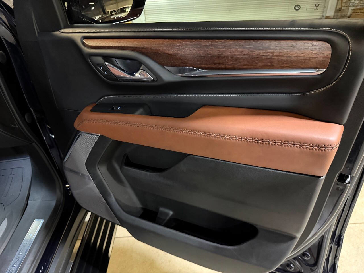 Used 2023 GMC Yukon XL Denali Ultimate image 25