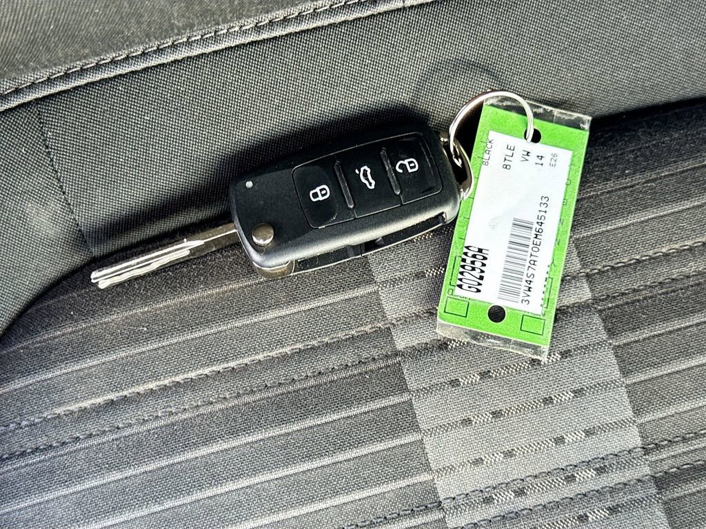 Used 2014 Volkswagen Beetle R-Line FWD image 33
