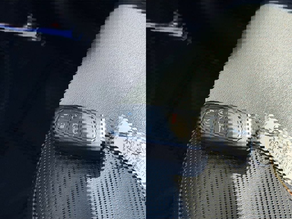 Used 2019 Jeep Cherokee Limited image 31