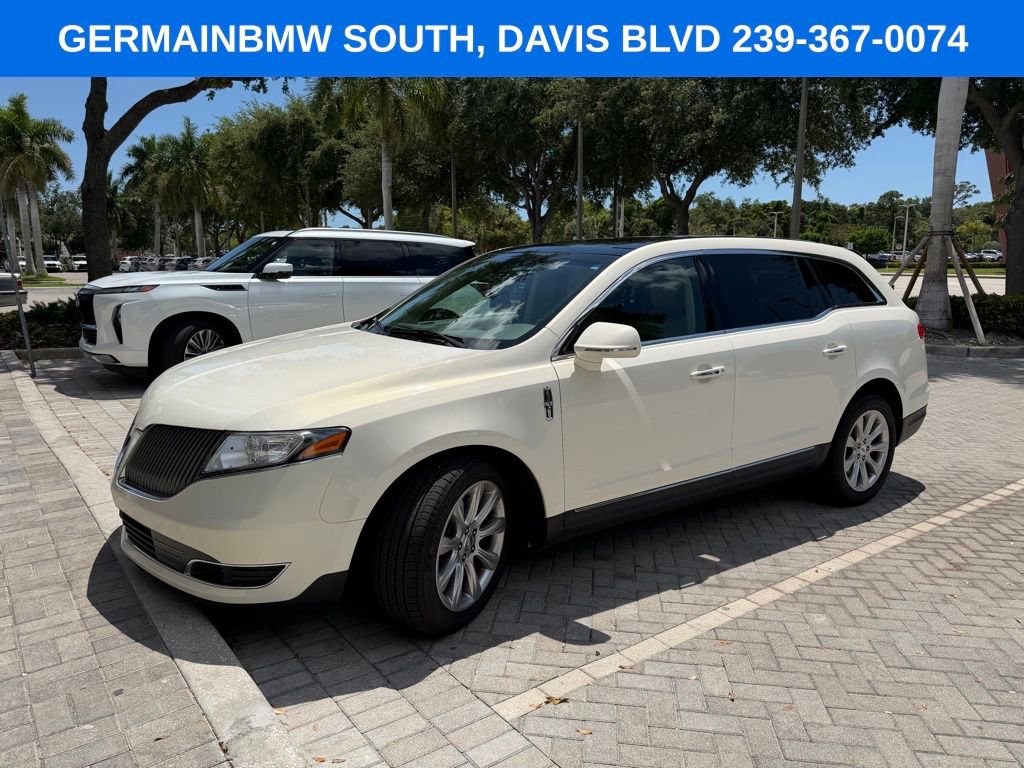 Used 2013 Lincoln MKT AWD image 1
