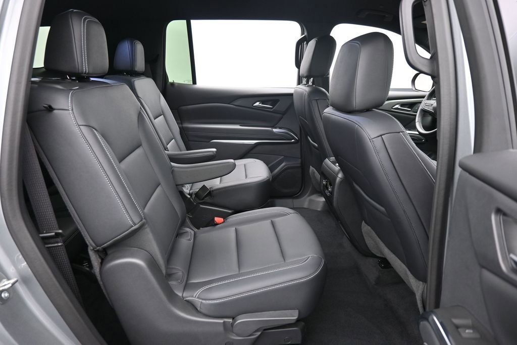 Used 2024 Chevrolet Traverse LT w/ Midnight/Sport Edition FWD image 39