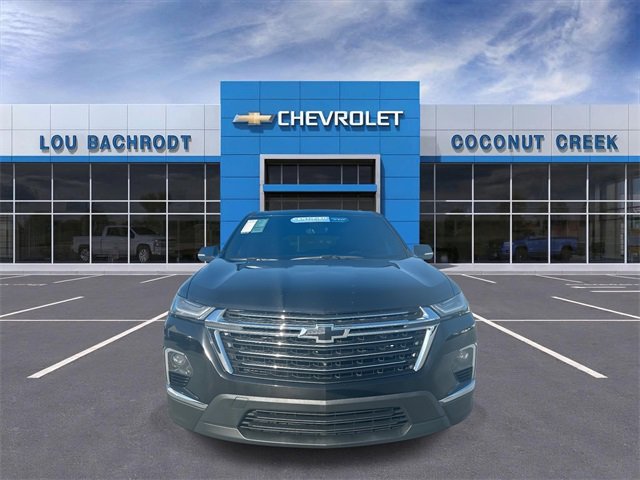 Used 2023 Chevrolet Traverse LT image 3