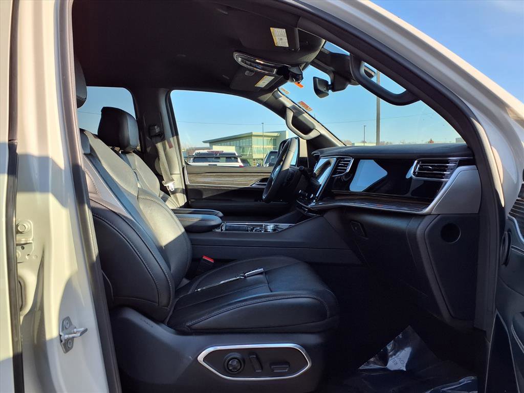 Used 2022 Jeep Wagoneer Series III w/ Rear Seat Video Group 1 image 26