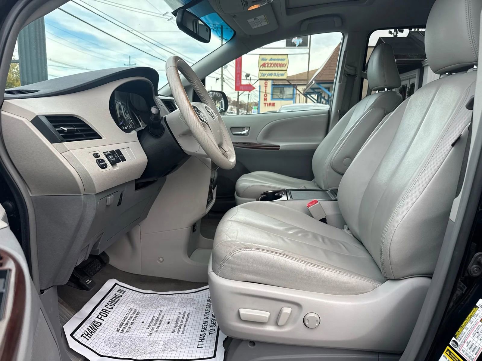 Used 2013 Toyota Sienna Limited image 18