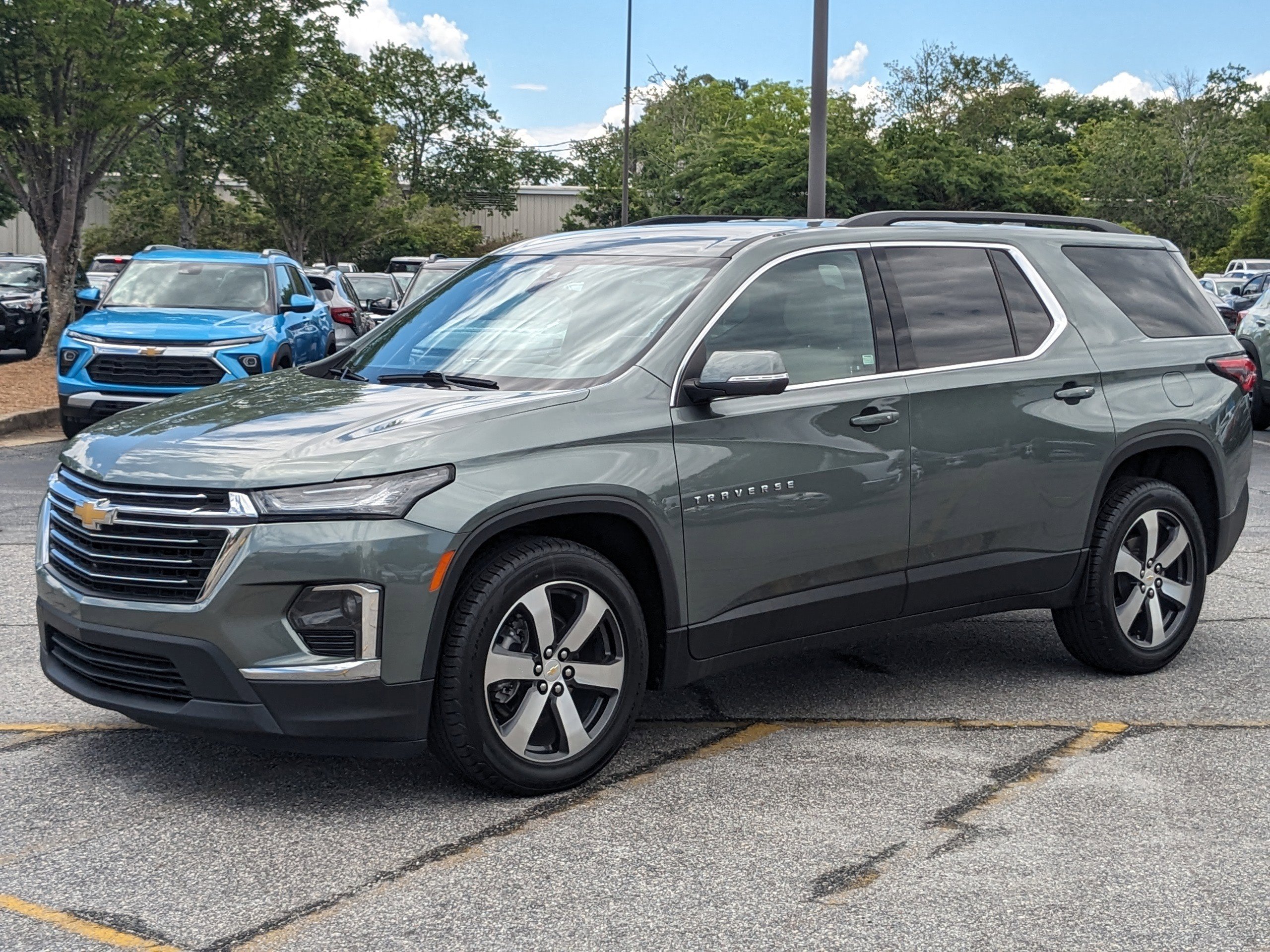 Used 2023 Chevrolet Traverse LT w/ LT Premium Package image 8