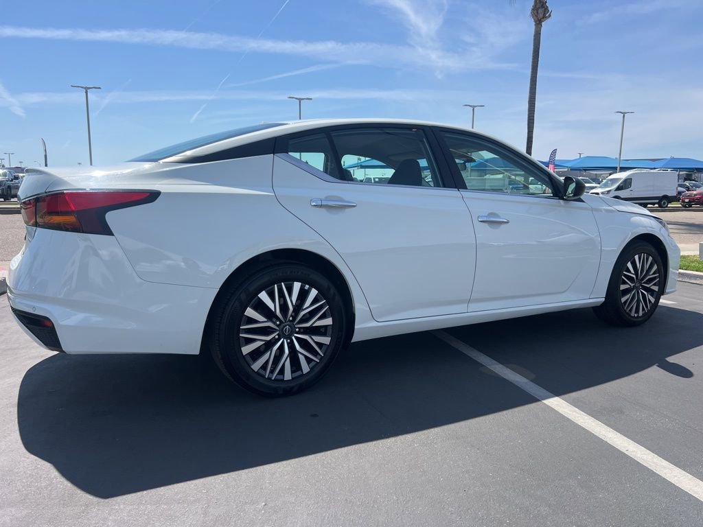 Used 2025 Nissan Altima 2.5 SV FWD image 10