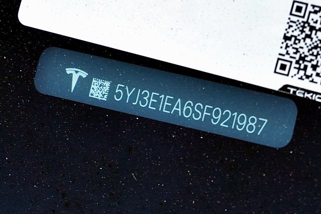 Used 2025 Tesla Model 3 Long Range RWD image 37
