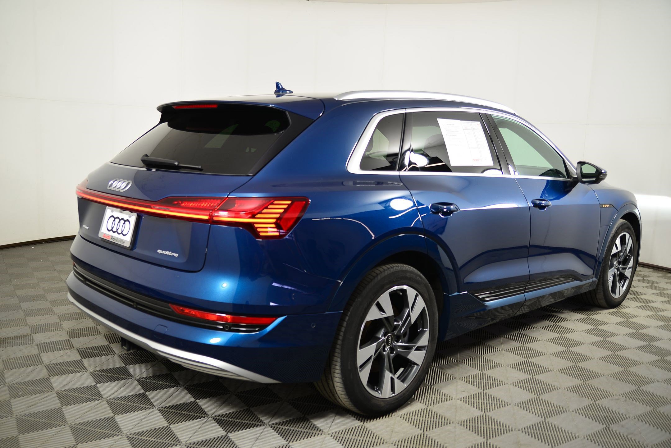 Certified 2023 Audi e-tron Premium Plus w/ Premium Plus Package AWD/4WD image 9