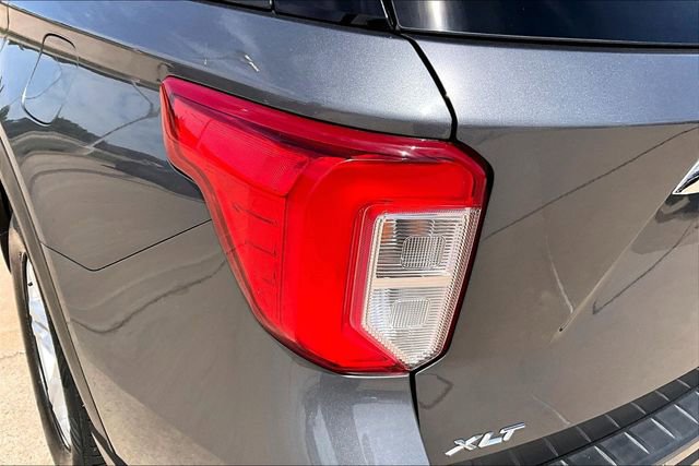 Used 2022 Ford Explorer XLT w/ Equipment Group 202A AWD/4WD image 33