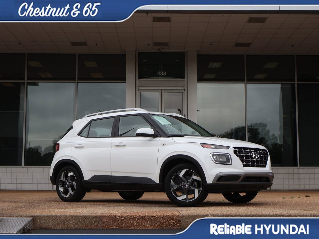 Used 2023 Hyundai Venue SEL FWD image 2