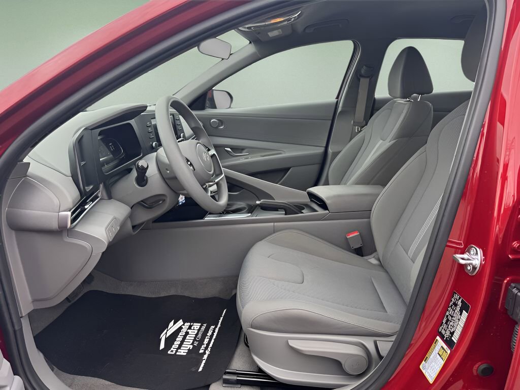 Used 2025 Hyundai Elantra SE image 16