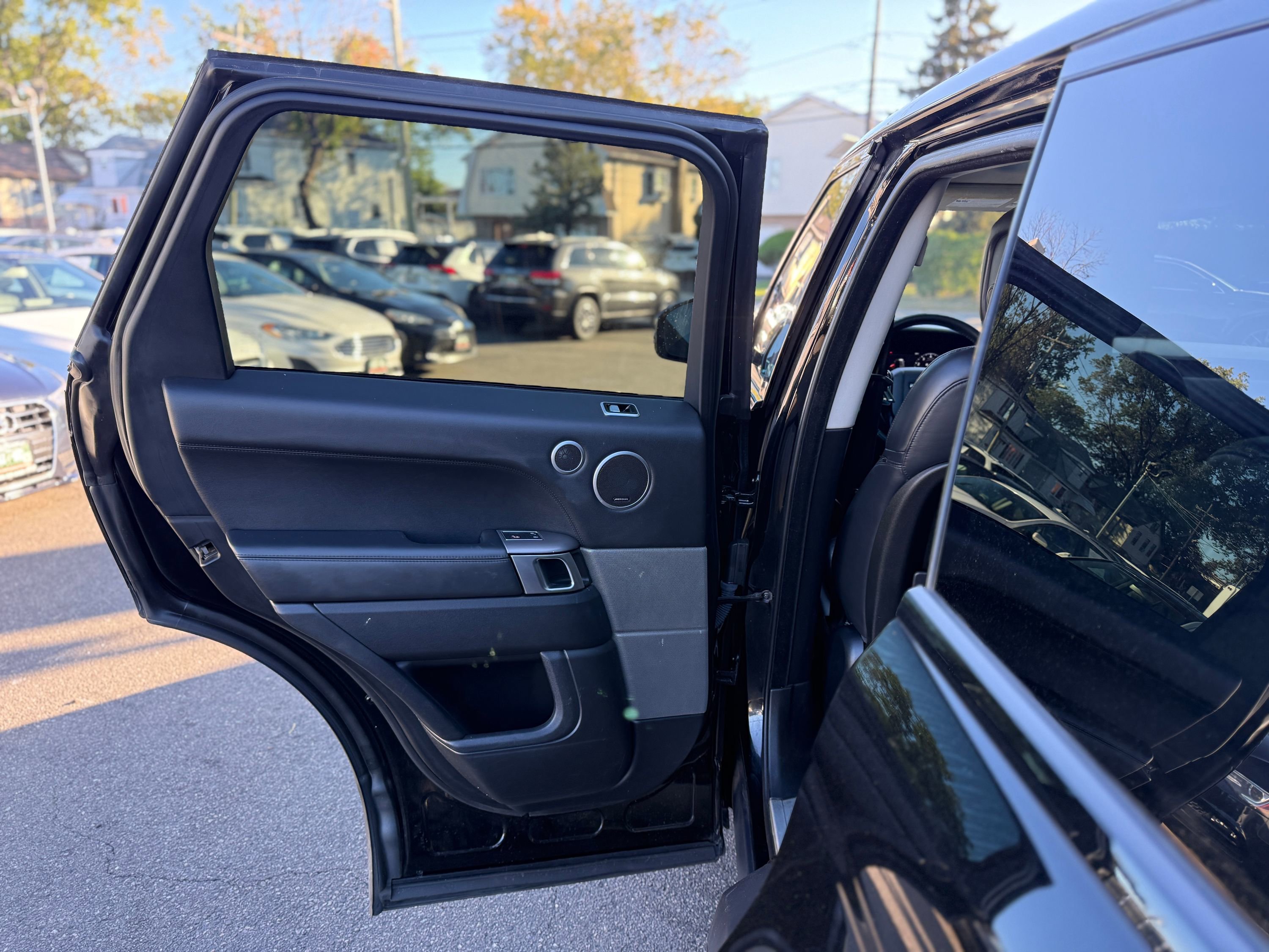 Used 2020 Land Rover Range Rover Sport HSE image 24