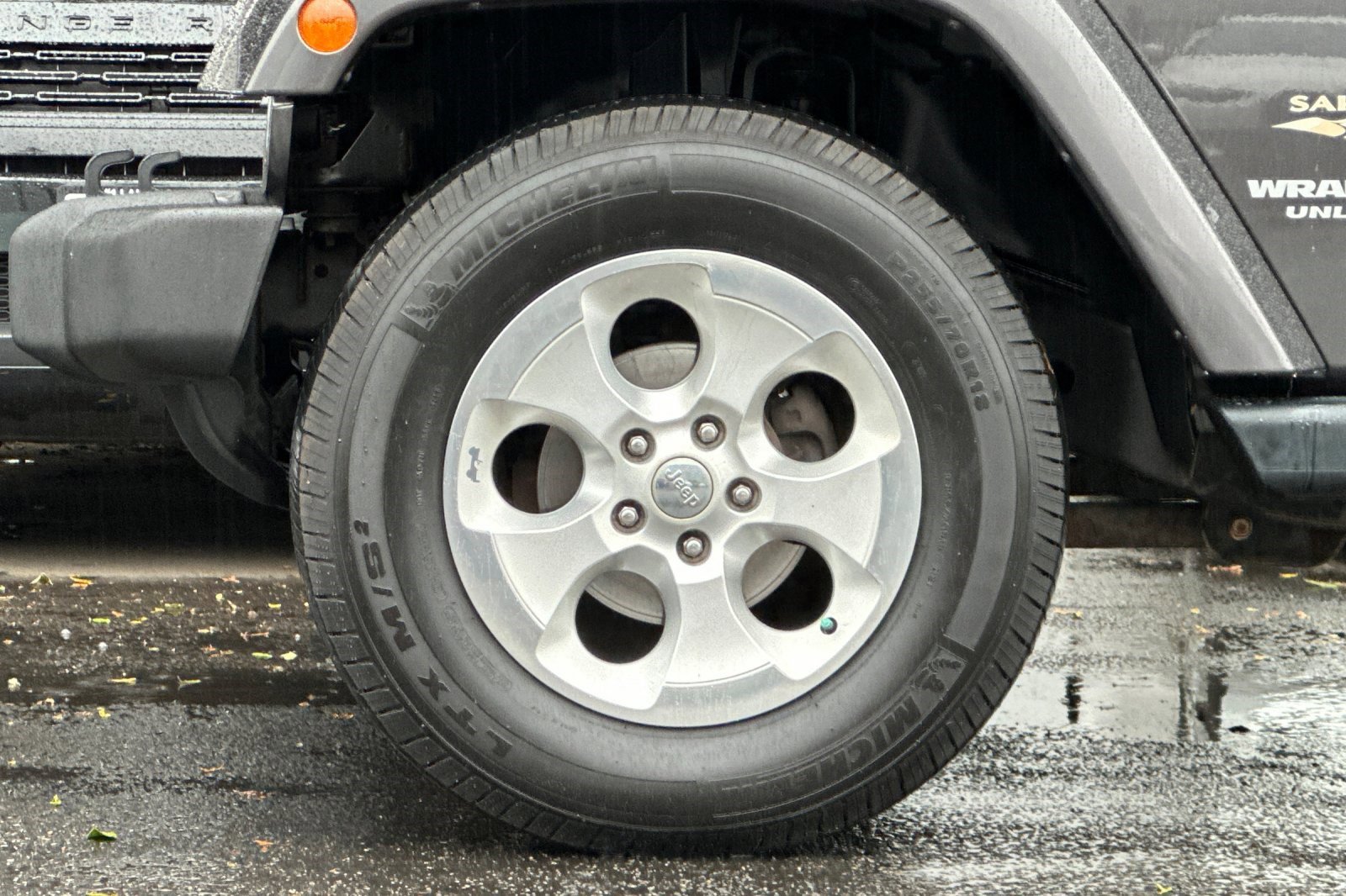 Used 2014 Jeep Wrangler Unlimited Sahara w/ Connectivity Group image 13