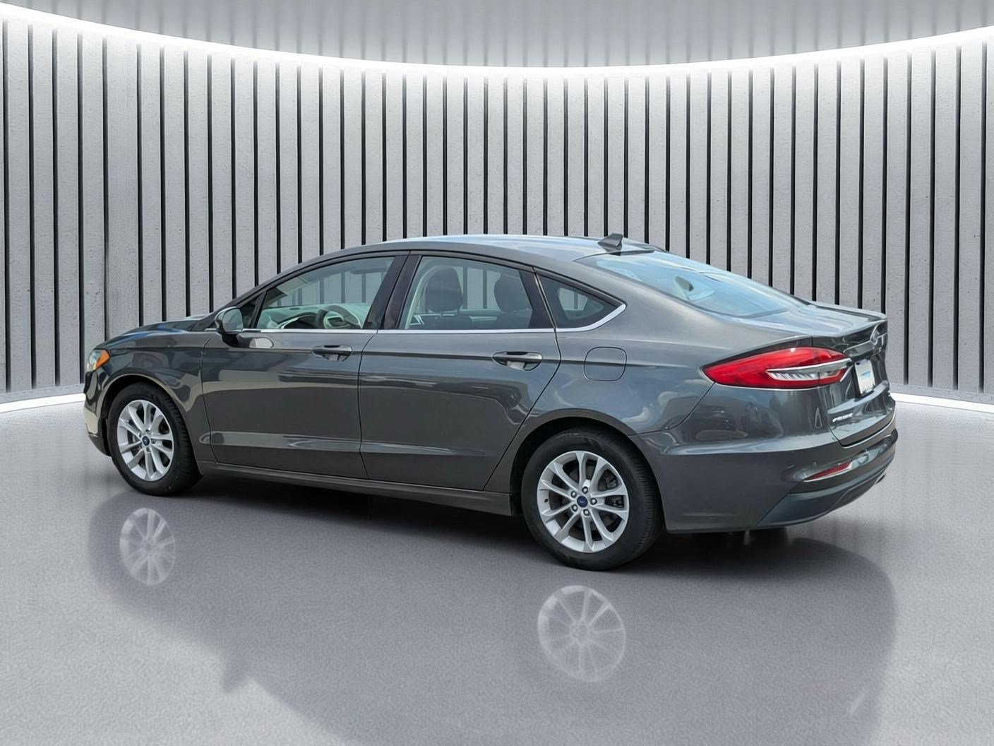 Used 2020 Ford Fusion SE FWD image 8